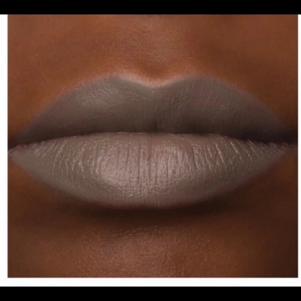 Jeffree Star Velvet Trap Lipstick - Picture 3 of 4